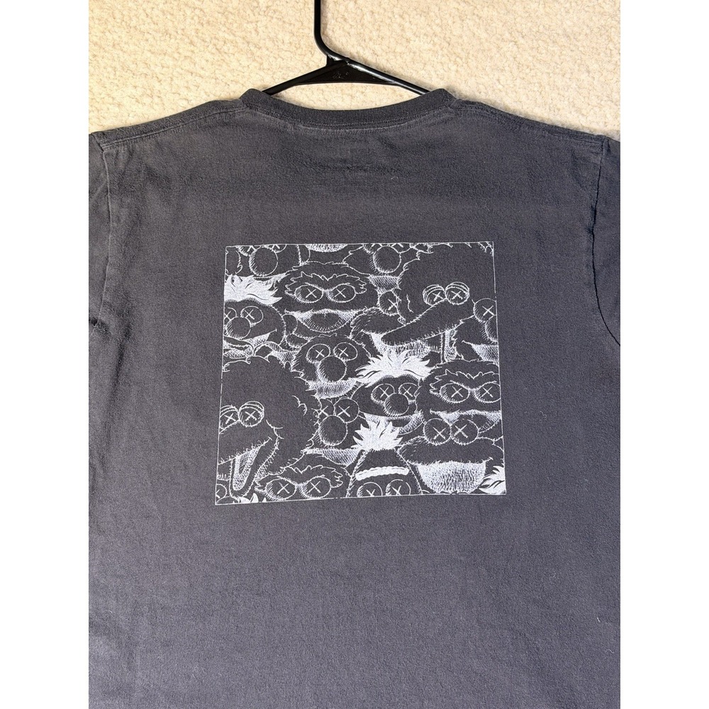 KAWS x Uniqlo UT Sesame Street Pocket T Shirt Black Size Small Embroidered XX